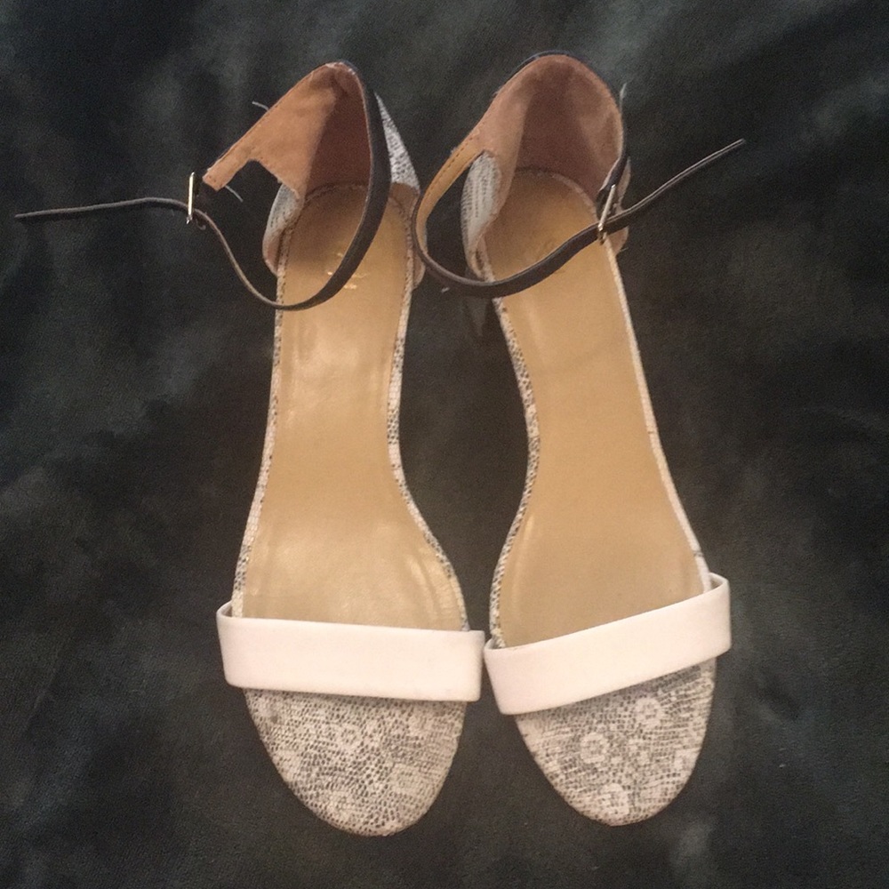 Ann Taylor Snakeskin black and white sandals
